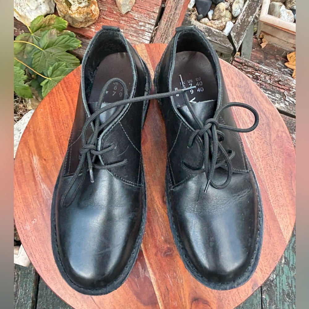Veldskoen size M7, W9 Black Leather Oxford Shoes with Minimalist Design. NWOT